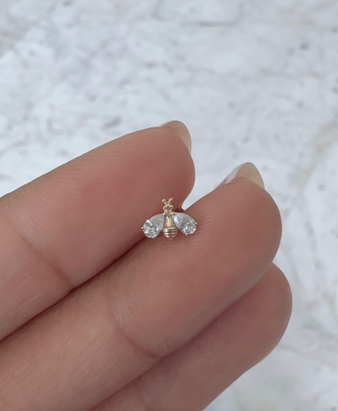 Timeless essentials Bee Ear Studs