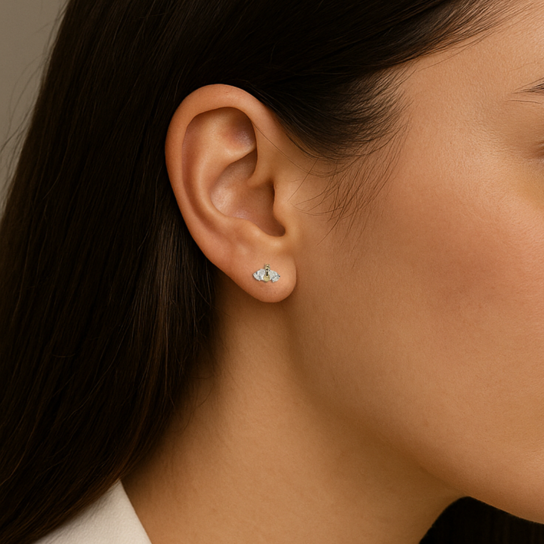Timeless essentials Bee Ear Studs