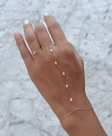 Timeless essentials Hand Chain