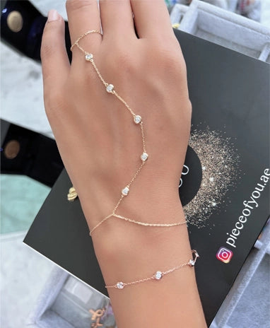 Timeless essentials Hand Chain